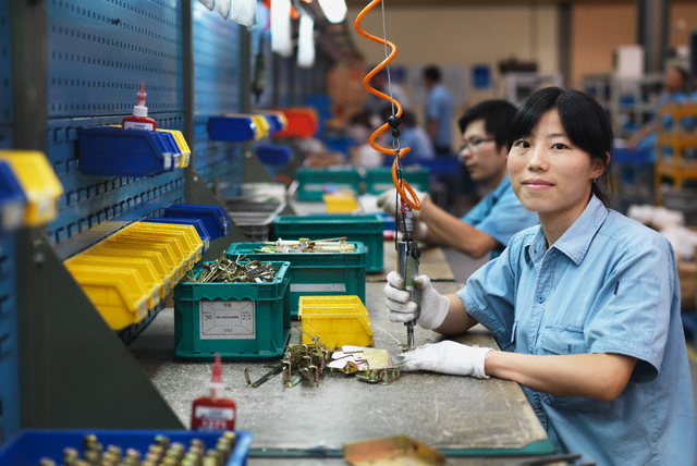 chinese-woman-working-factory.jpg